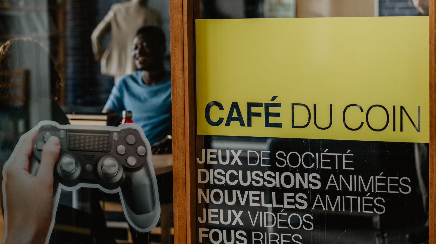 Vitrine café du coin et jeux de société